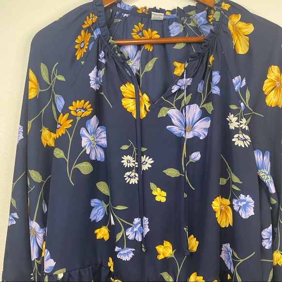 OLD NAVY Smocked Navy Floral Blouse Size Medium - Picture 2 of 8